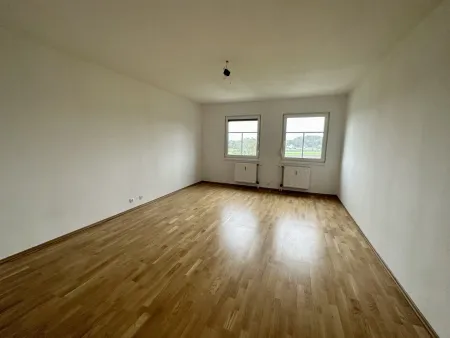 Neu sanierte 3-Zimmer-Wohnung in historischer Hülle