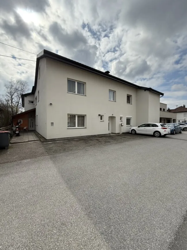 Großzügiges Wohnhaus in zentraler Lage - Bild