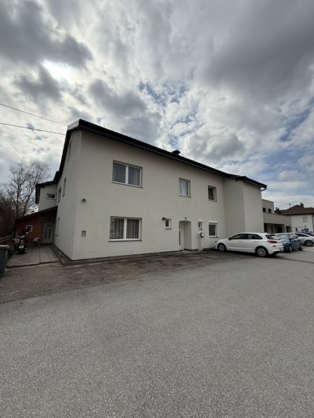 Großzügiges Wohnhaus in zentraler Lage