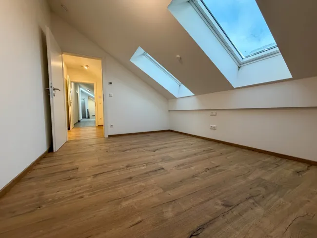 Moderne Wohnung mit Terrasse - inkl. Tiefgaragenplatz 🌿🚗 - Bild