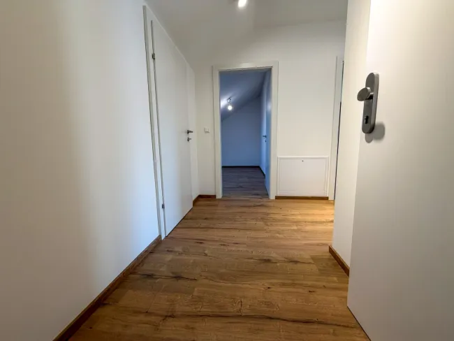 Moderne Wohnung mit Terrasse - inkl. Tiefgaragenplatz 🌿🚗 - Bild