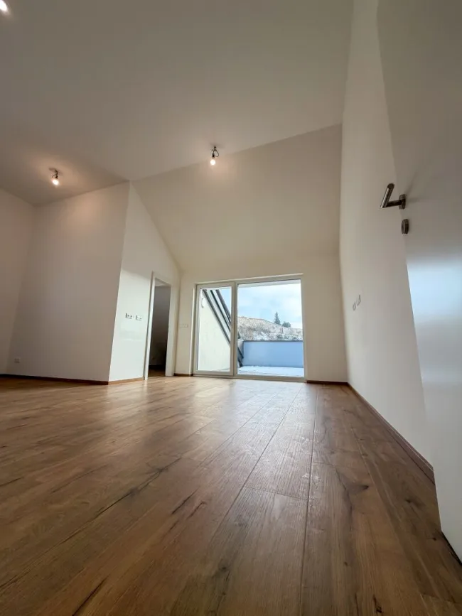 Moderne Wohnung mit Terrasse - inkl. Tiefgaragenplatz 🌿🚗 - Titelbild