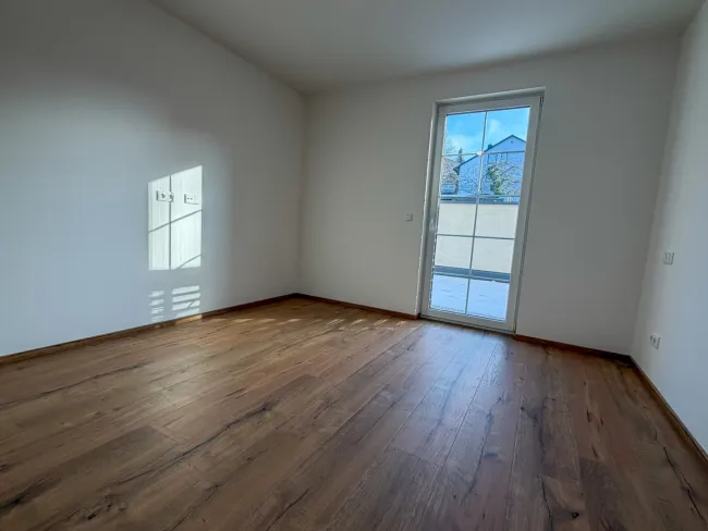 Moderne Erdgeschosswohnung mit Terrasse und Tiefgarage - Bild