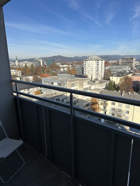 Hoch über Klagenfurt: Moderne 3-Zimmer-Wohnung mit Loggia