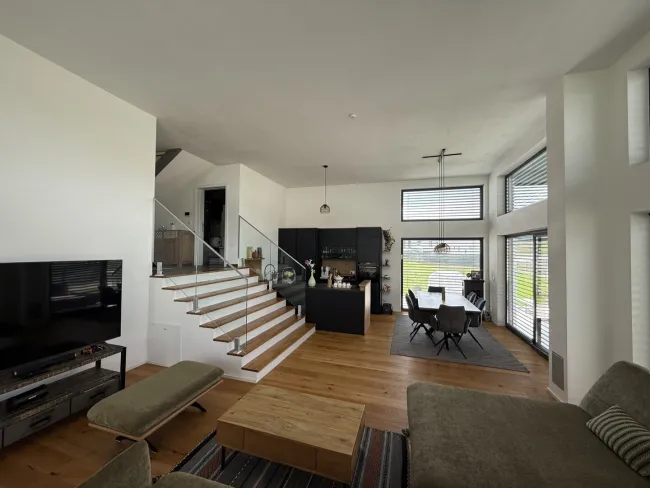 Traumhaftes Einfamilienhaus in Mehrnbach: Terrasse, Garage & Garten! 🌳👨‍👩‍👧‍👦 - Bild