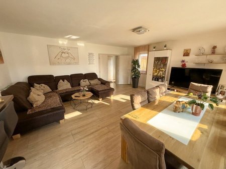 🏡 Familienidyll in bester Lage: Doppelhaushälfte in Mattighofen zu verkaufen 🌳👨‍👩‍👧‍👦