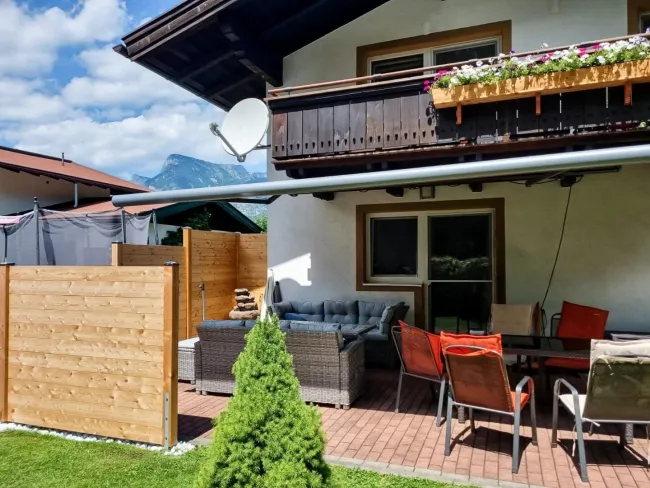 Gemütliches Ein- bis Zweifamilienhaus mit Balkon & Terrasse & Photovoltaik - Titelbild