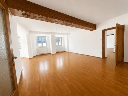 Großzügige Altbau - Wohnung 1 Stock mit viel Potenzial auf 160m² zum Schnäppchenpreis!