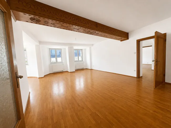 Großzügige Altbau - Wohnung 1 Stock mit viel Potenzial auf 160m² zum Schnäppchenpreis! - Bild