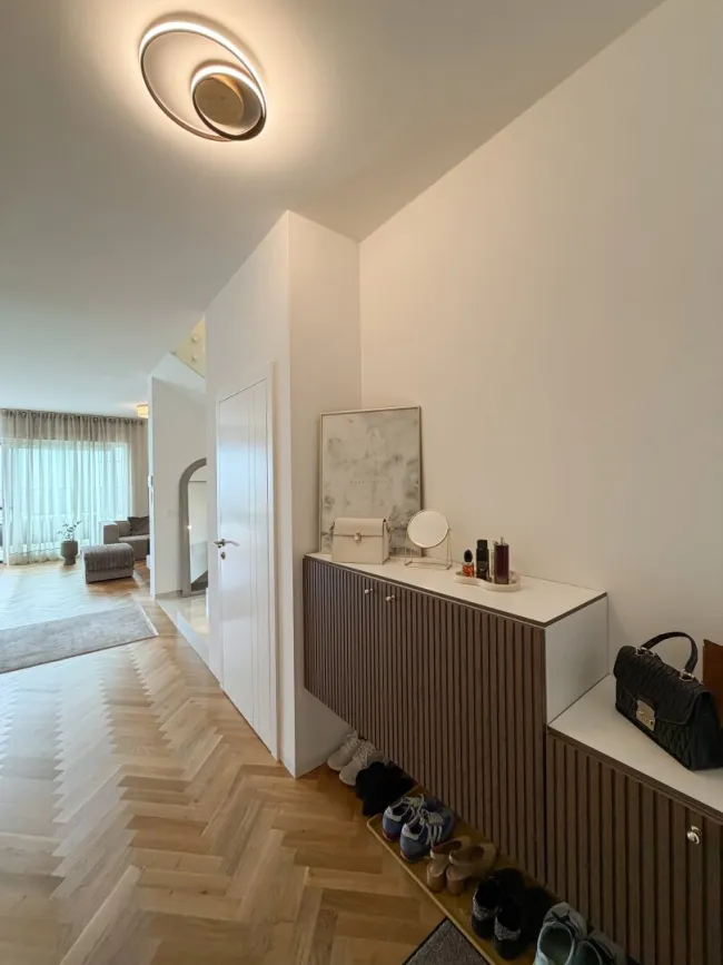 Design trifft Luxus – Doppelhaushälfte mit Top-Ausstattung in Alkoven - Bild