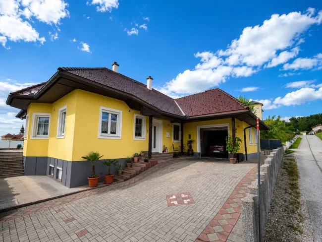 🏡 Gepflegter Bungalow in traumhafter Lage – Wohnen mit Komfort & Weitblick 🌄 - Titelbild