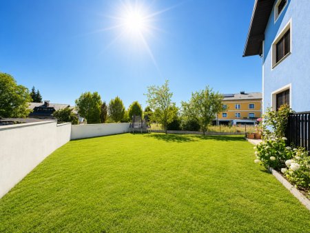 Großzügiges Wohnen in modernisiertem Mehrfamilienhaus - Top Lage in Kirchberg 🏠