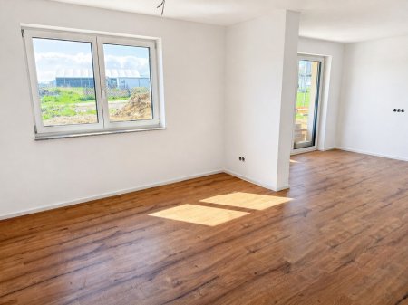 Neuwertige 3-Zi-Wohnung im OG., Garten, Balkon, Caport,79m², €250.000