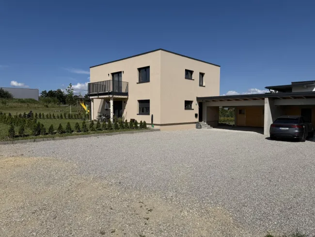 Neuwertige 3-Zi-Wohnung im OG., Garten, Balkon, Caport,79m², €250.000 - Titelbild