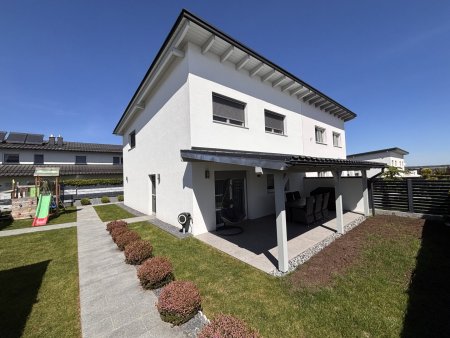 Neuwertige Doppelhaushälfte 🏡🛋️