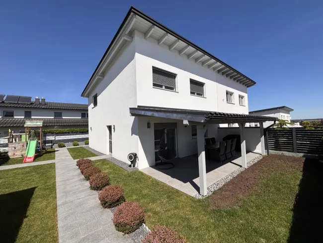 Neuwertige Doppelhaushälfte 🏡🛋️ - Bild