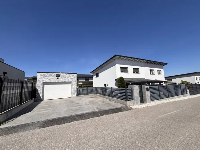 Neuwertige Doppelhaushälfte 🏡🛋️ - Titelbild