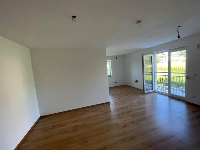3-Zimmer-Wohnung mit Garten & 2 Stellplätzen im Obergeschoss 🏡👨‍👩‍👧‍👦 - Titelbild