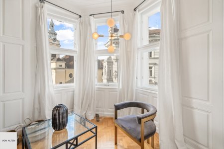 Klassische 3-Zimmer-Altbauwohnung mit Erker, 2 separat begehbaren Schlafzimmern. U-Bahn-Nähe und Balkon-Potenzial