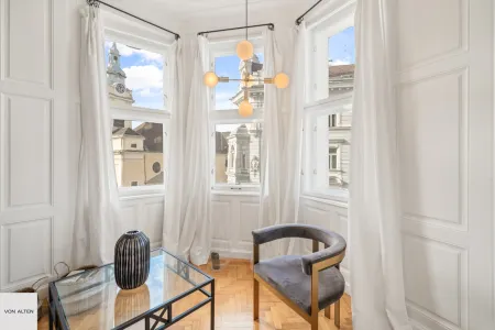 Klassische 3-Zimmer-Altbauwohnung mit Erker, 2 separat begehbaren Schlafzimmern. U-Bahn-Nähe und Balkon-Potenzial