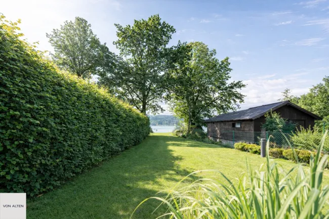 Rarität am Wörthersee – Grundstück mit Baubewilligung & Seezugang - Bild