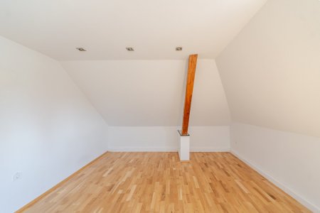 Modern Sanierte 2-Zimmer-Wohnung mit großem 158 m² Eigengarten
