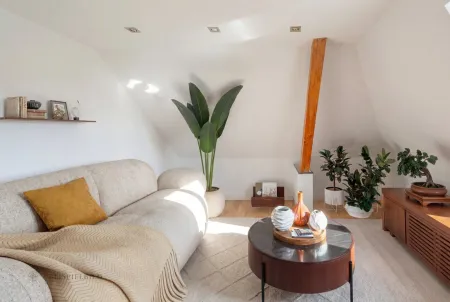 Modern Sanierte 3-Zimmer-Wohnung mit großem 158 m² Eigengarten