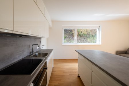 Exklusive Neubauwohnung mit 117 m² Garten und Parkplatz in absoluter Ruhelage