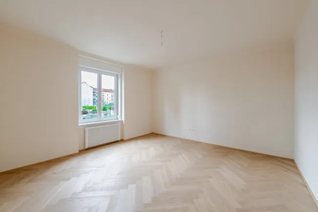 Hochwertig saniertes Altbaubüro mit Loggia in Bestlage - Bild