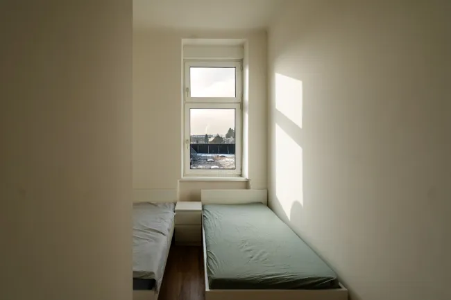 Frisch sanierte & möblierte 34 m² Wohnung mit 2 getrennten Schlafzimmern - Bild