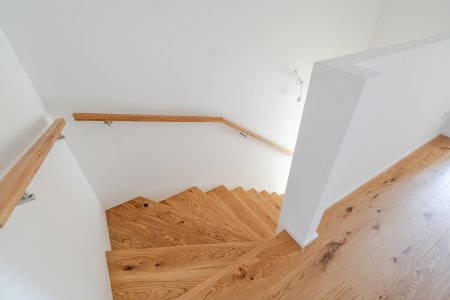 LETZTE CHANCE: Hochwertiges Wohnen auf zwei Ebenen, Garten, Carport & Terrasse