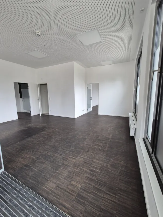 *67m² vielseitige Gewerbeeinheit mit 3 Räumen im EG - Reininghauspark - provisionsfreie Anmietung* - Bild