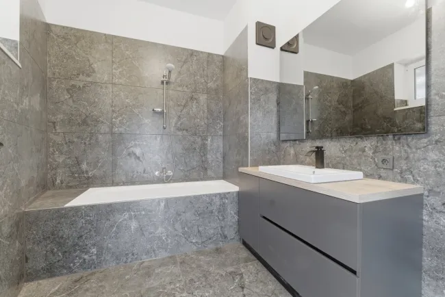 Wunderschöne Wohnung in Graz St. Peter mit Tiefgaragenplatz - Bild