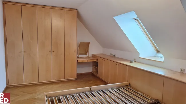 Schlafzimmer mit Schrankverbau