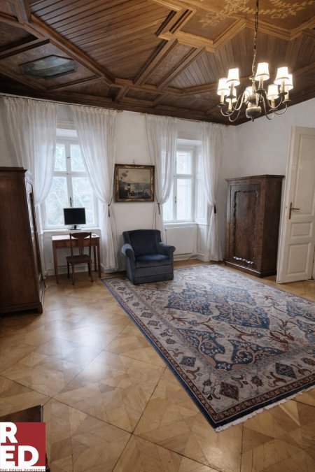 Wohnraum mit Deckentäfelung