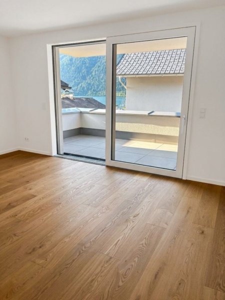 Luxuriöses Wohnen in direkter Seenähe – Neubau in Unterach