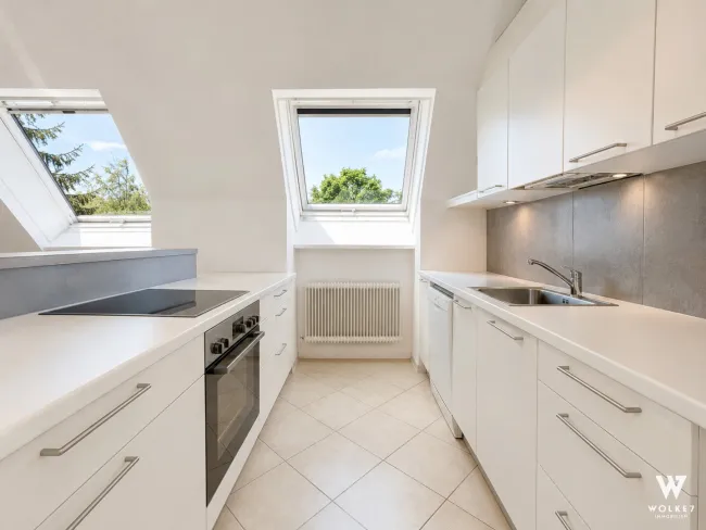 Exklusive 5-Zimmer-Dachgeschosswohnung mit Balkon & Garagenplatz - Bild