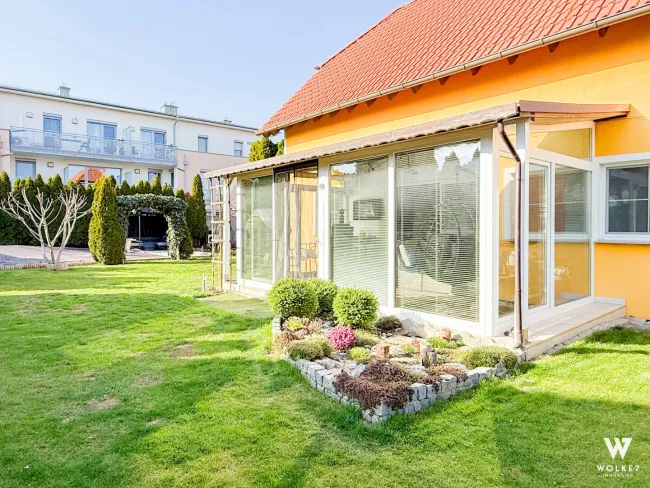 Gepflegtes Einfamilienhaus mit beheizbarem Pool, Wintergarten, Klimaanlage & Gartenidylle I Nähe Zentrum Gänserndorf - Bild