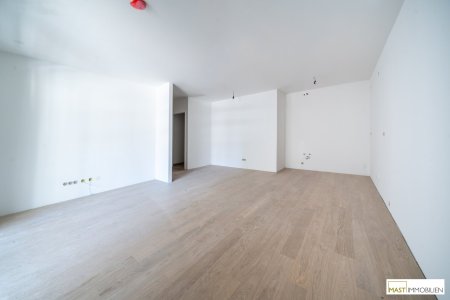 Provisionsfrei - Großzügige 3 Zimmer Wohnung mit 15 qm Freifläche!