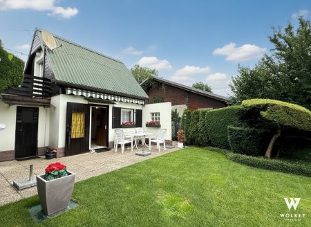 Ruheidyll im Grünen I Gepflegtes Kleingartenhaus mit Pool, Balkon & Entwicklungspotenzial in 1100 Wien I U1 Nähe