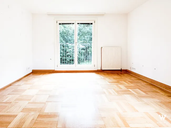Freier Mietzins in Bestlage von Hietzing: 1 Gehminute nach Schönbrunn | Helle 2-Zimmer-Wohnung | Grüne, ruhige Anlage - Bild
