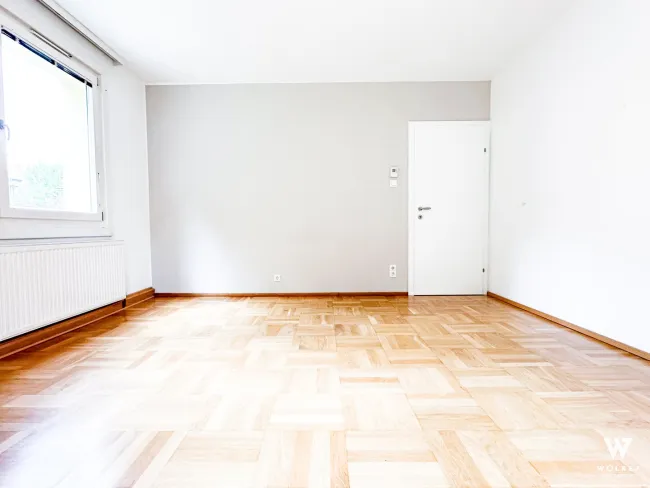 Freier Mietzins in Bestlage von Hietzing: 1 Gehminute nach Schönbrunn | Helle 2-Zimmer-Wohnung | Grüne, ruhige Anlage - Bild