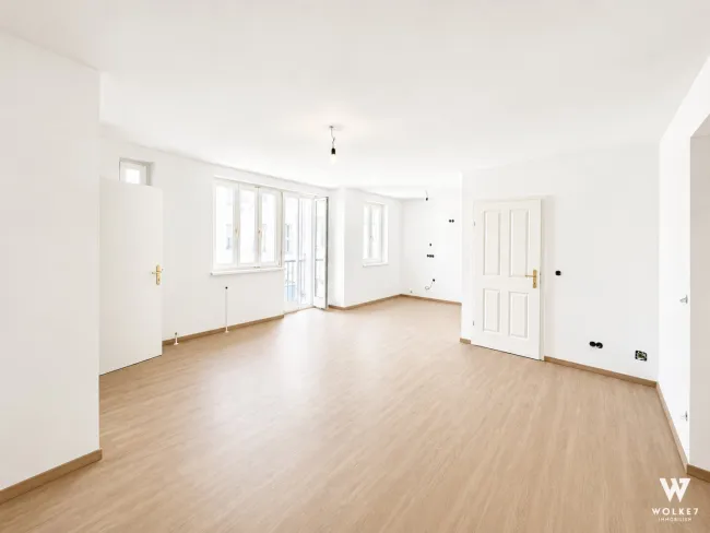 Helle 3-Zimmer-Wohnung im 4. Liftstock mit großer Wohnküche & französischem Balkon Nähe U1 Reumannplatz | Quellenplatz - Bild