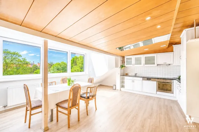 Stilvolle 4-Zimmer-Altbau-Dachgeschosswohnung in Ruhelage nahe U4 Hietzing - Titelbild