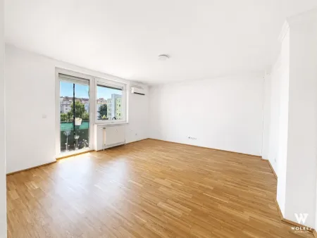 Ruhige 2-Zimmer-Wohnung mit Loggia und Stellplatz in sonniger Lage Nähe Fortunapark | Friesenplatz