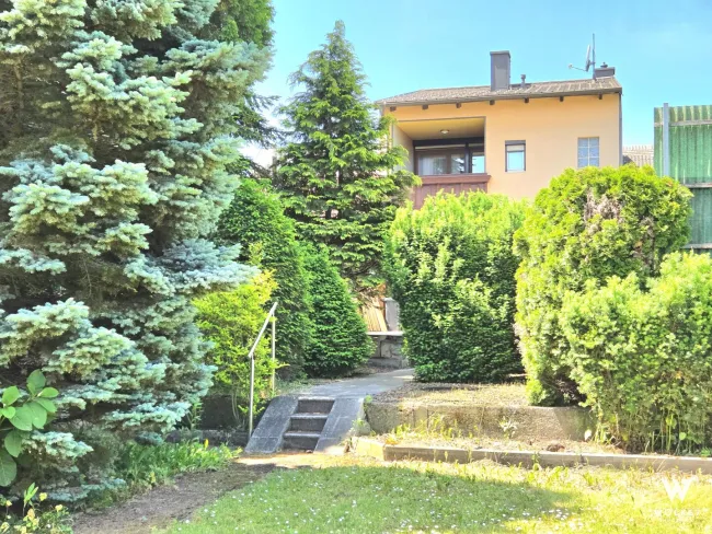 Haus mit viel Potenzial in Stockerau | Wunderschöner Garten | Loggia | Keller | Saniertes Dach - Titelbild
