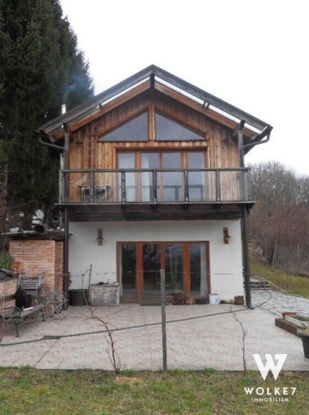 Bergidyll am Bisamberg | unverbaubarer Blick | ca. 130 m2 Wohnfläche | ca. 1792 m2 Grundstück | Weinkeller | Badezimmer mit Sauna | Zufahrt über Straße möglich