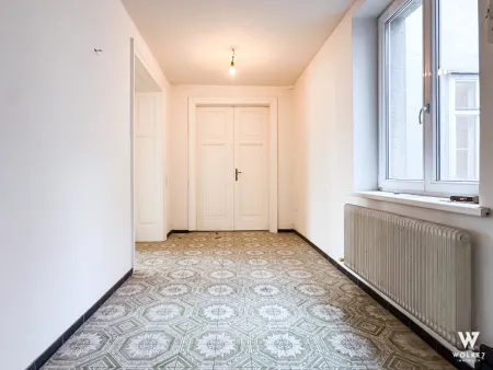 UNBEFRISTET: Zentrale Dachgeschoss-Wohnung in 1030 Wien | 4 Zimmer | Loftcharakter | Renovierungsbedarf | 1 Gehminute Wien Mitte Landstraße