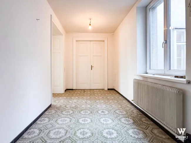 UNBEFRISTET: Zentrale Dachgeschoss-Wohnung in 1030 Wien | 4 Zimmer | Loftcharakter | Renovierungsbedarf | 1 Gehminute Wien Mitte Landstraße - Bild