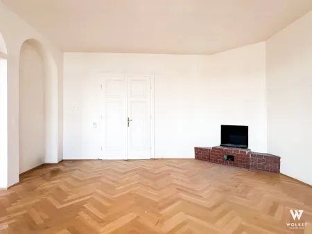 UNBEFRISTET: Zentrale Dachgeschoss-Wohnung in 1030 Wien | 4 Zimmer | Loftcharakter | Renovierungsbedarf | 1 Gehminute Wien Mitte Landstraße